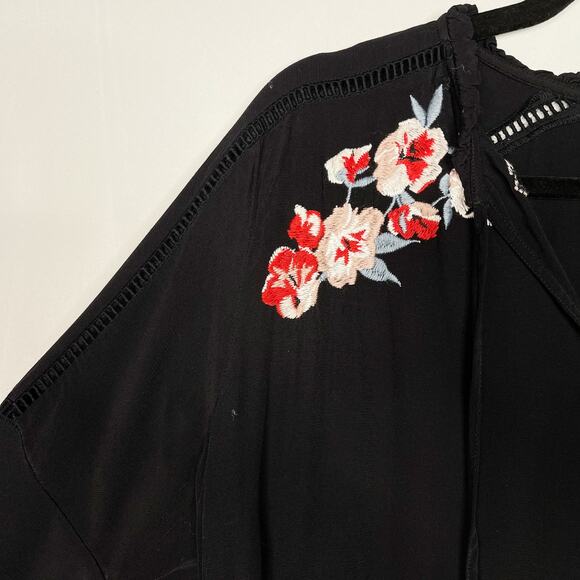 Ann Taylor Medium M Black Floral Embroidered 3/4 Sleeve Blouse V Neck Top - Picture 5 of 9